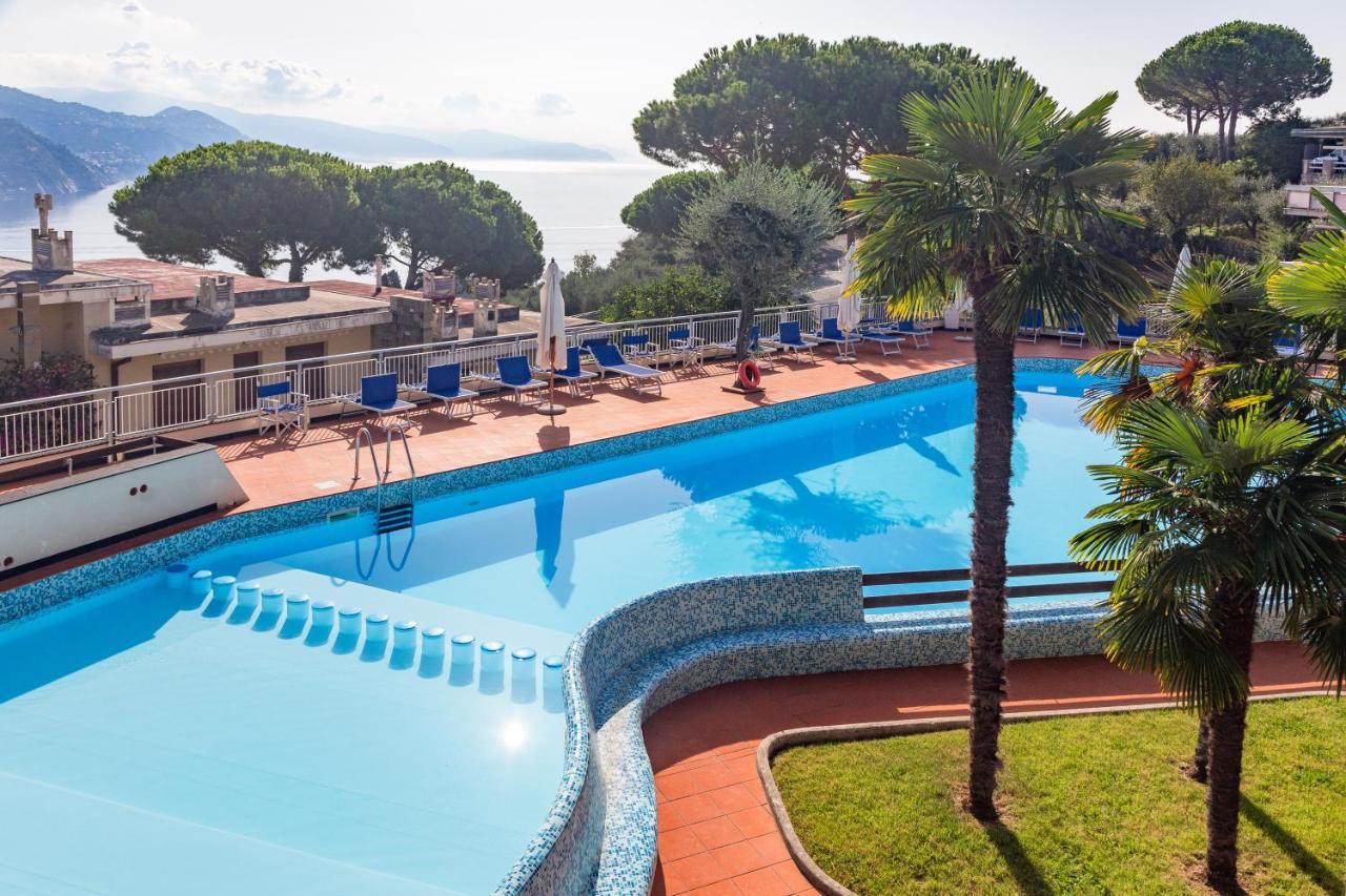 Casa Linda Vista Da Sogno, Piscina E Tennis Rapallo Bagian luar foto